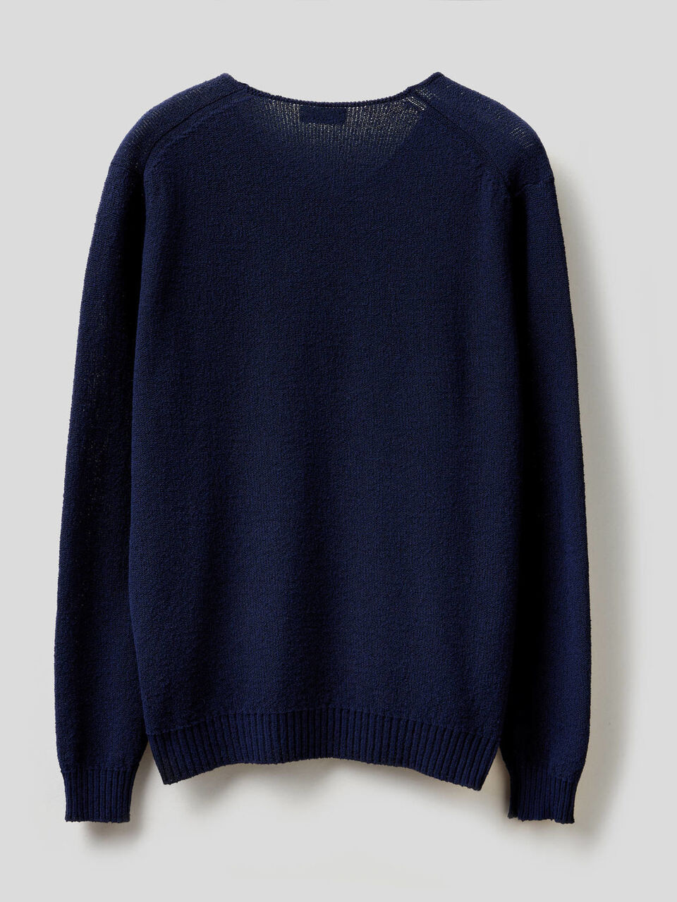 Maglia con scollo a V image number 2