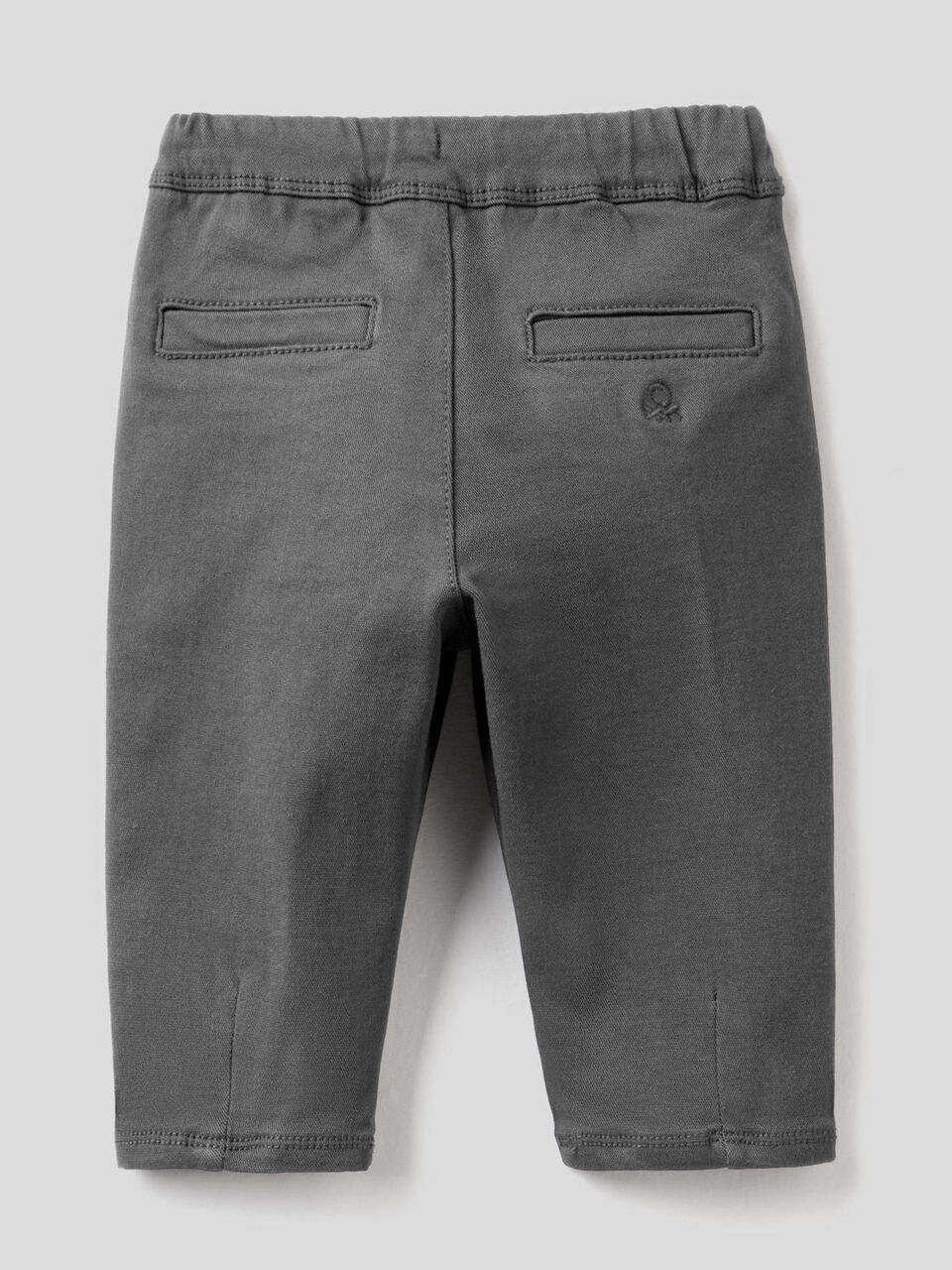 Pantaloni con coulisse e maxi tasche image number 2