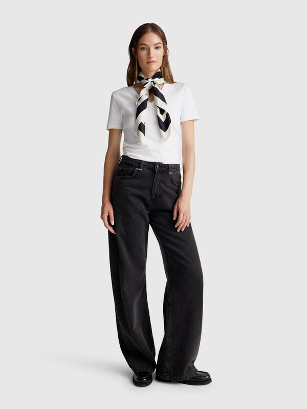 T-shirt in puro cotone con scollo a V Donna