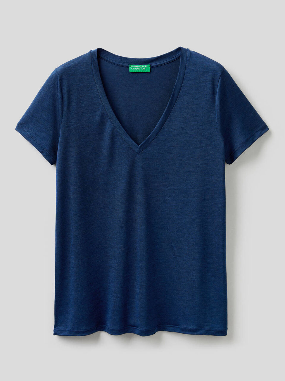 T-shirt con scollo a V image number 1