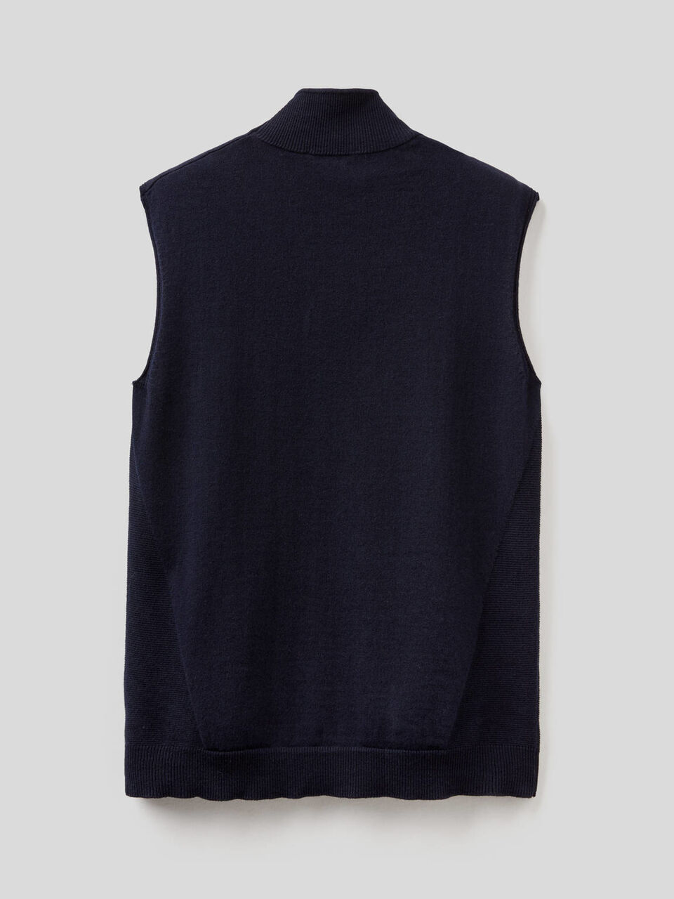Maglia smanicata in misto cashmere image number 2