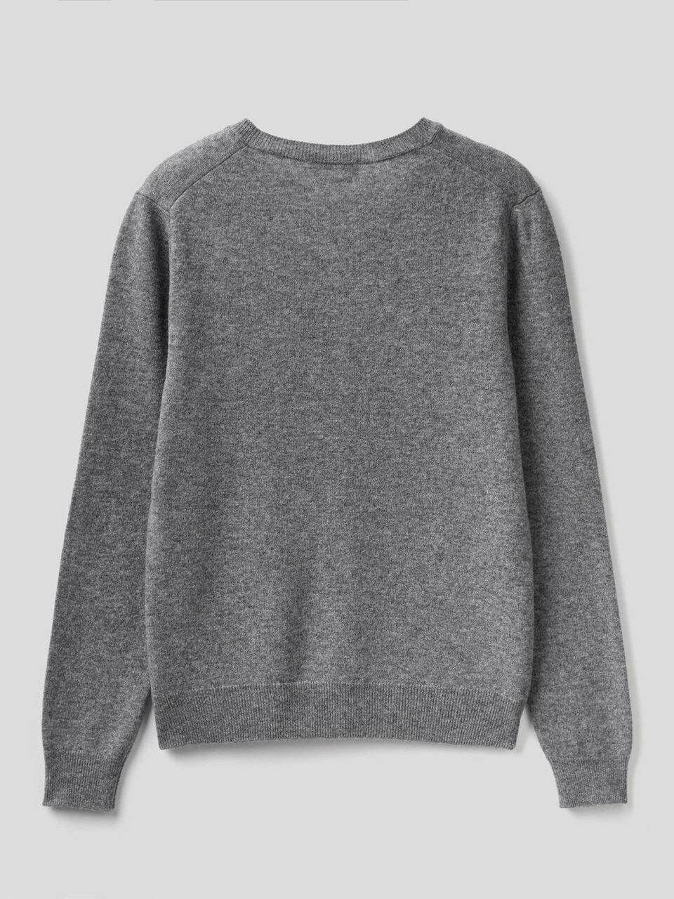 Maglia con scollo a V in pura lana vergine image number 2