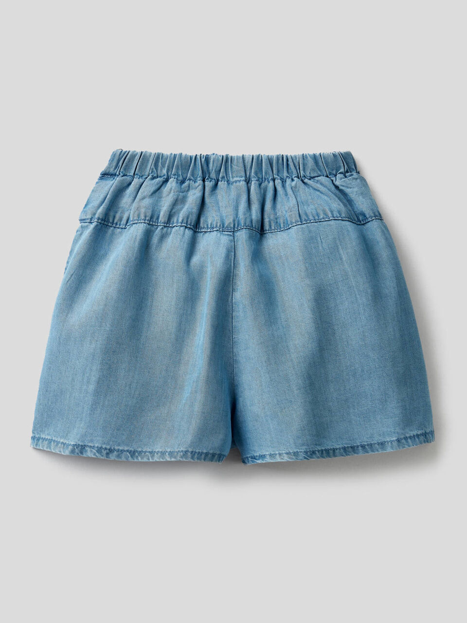 Bermuda ampi in jeans leggero image number 2