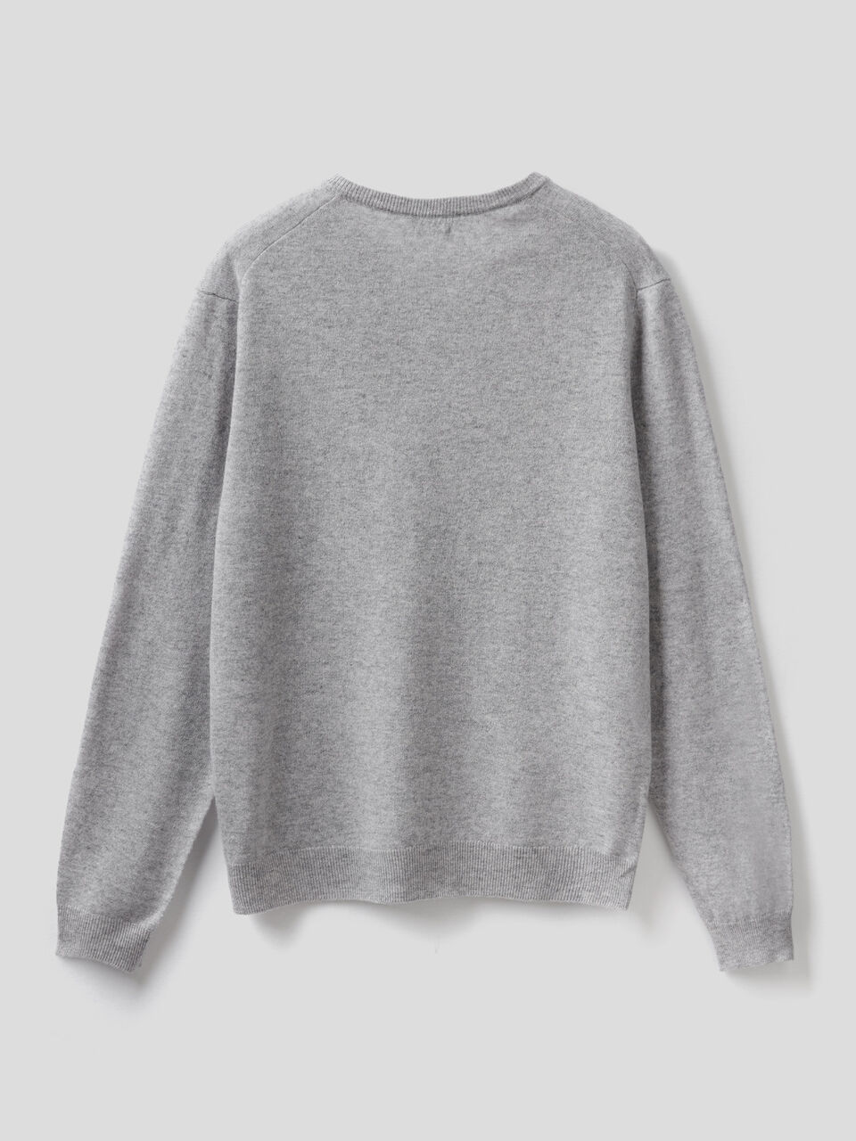 Maglia scollo a V in pura lana vergine image number 2