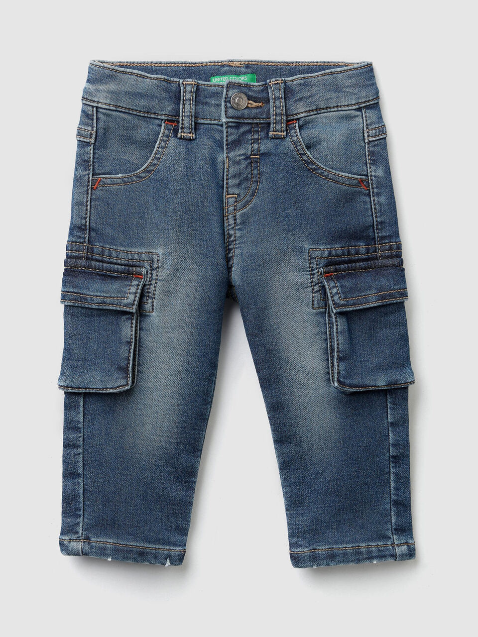 Jeans cargo in denim termico image number 1