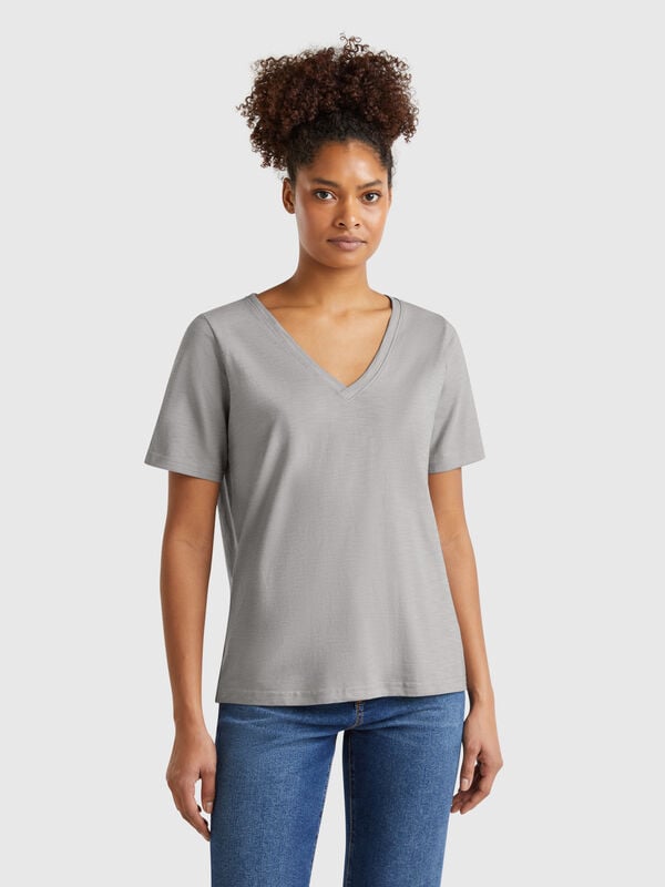 T-shirt scollo a V in cotone fiammato Donna