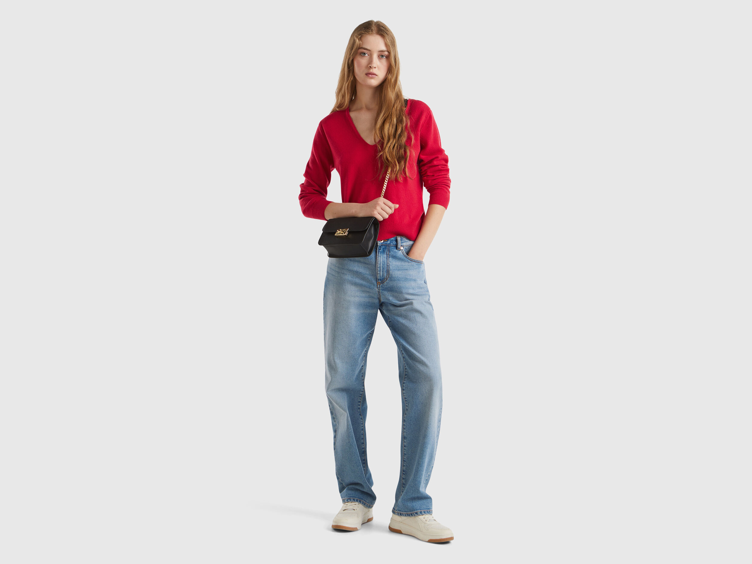 Maglione rosso prugna con scollo a V in pura lana Merino Rosso Benetton