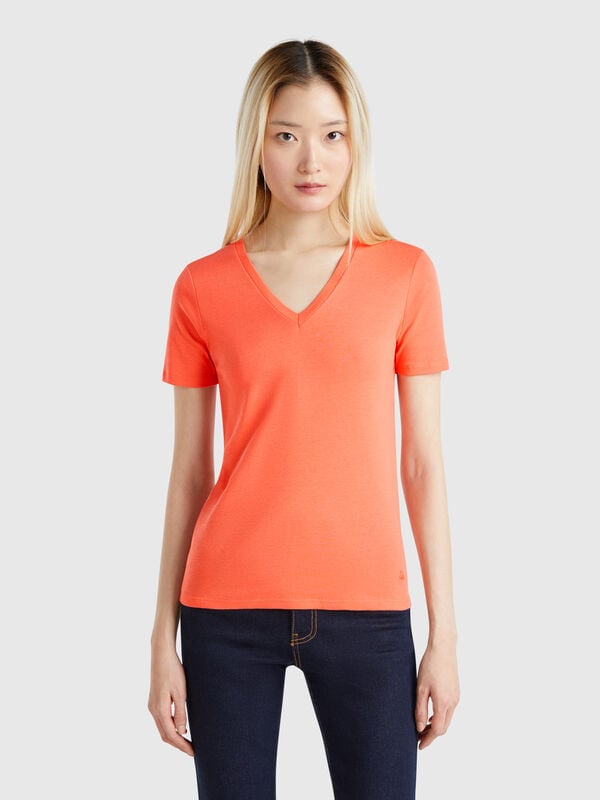 T-shirt corallo in puro cotone con scollo a V Donna