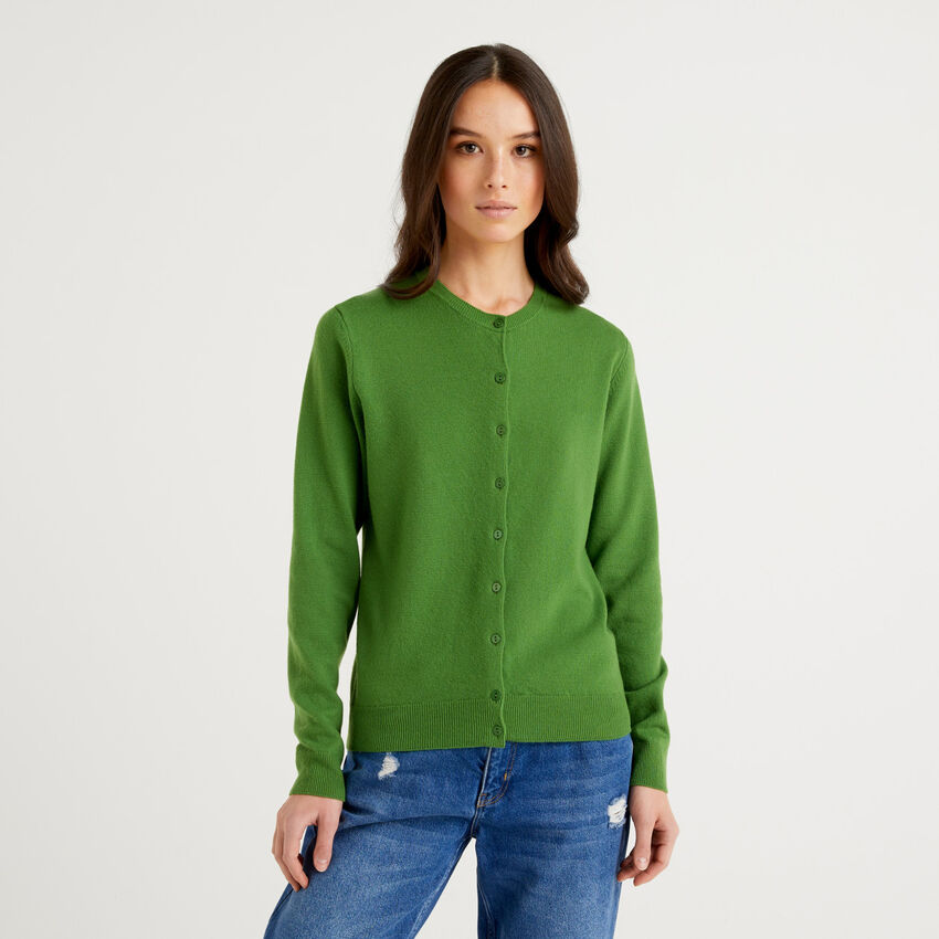Cardigan girocollo verde in pura lana Merino