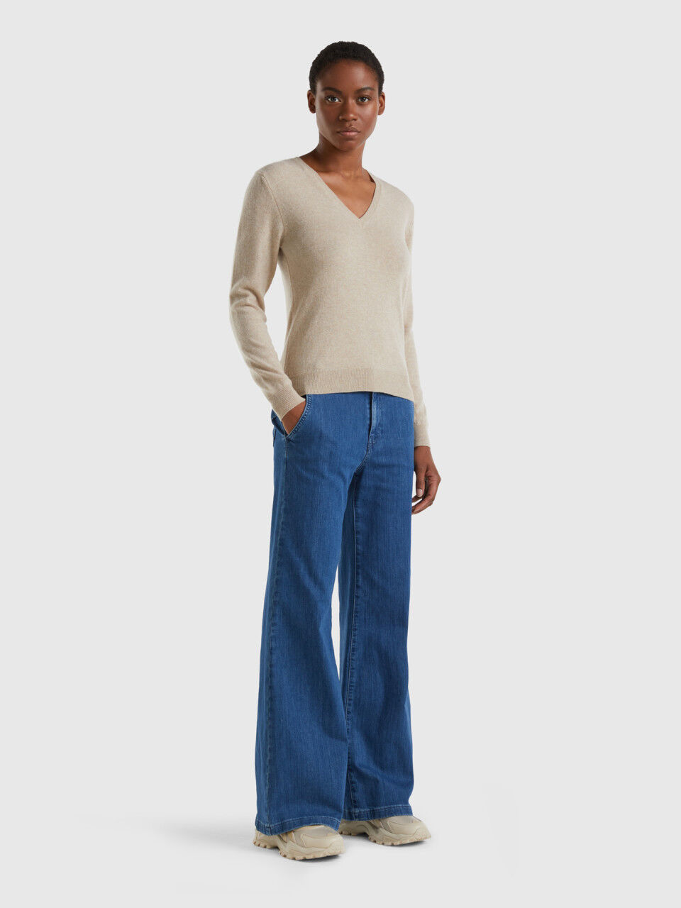 Maglia con scollo av outlet
