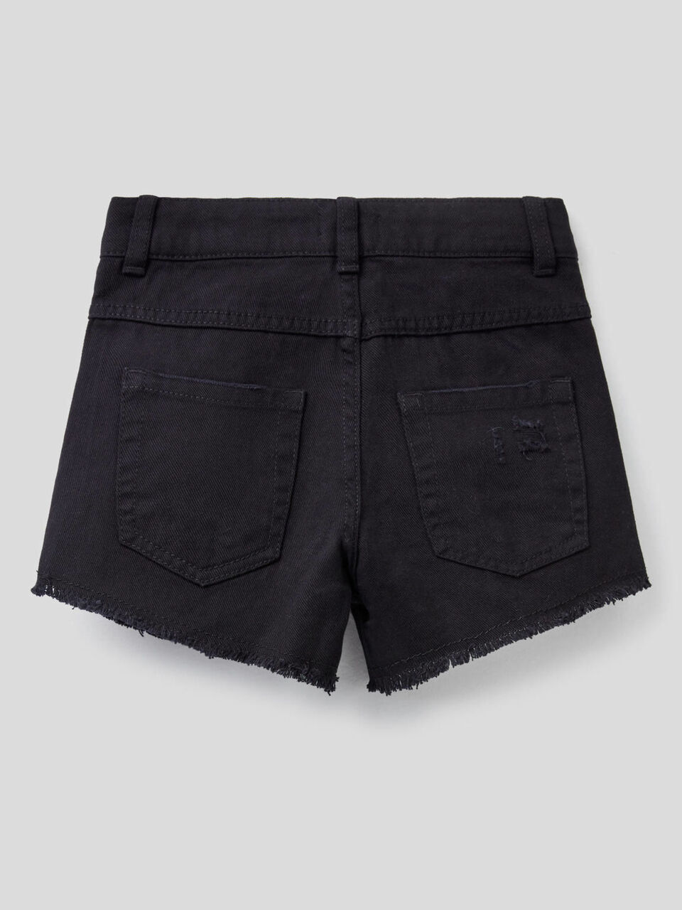 Shorts con aspetto vissuto image number 2