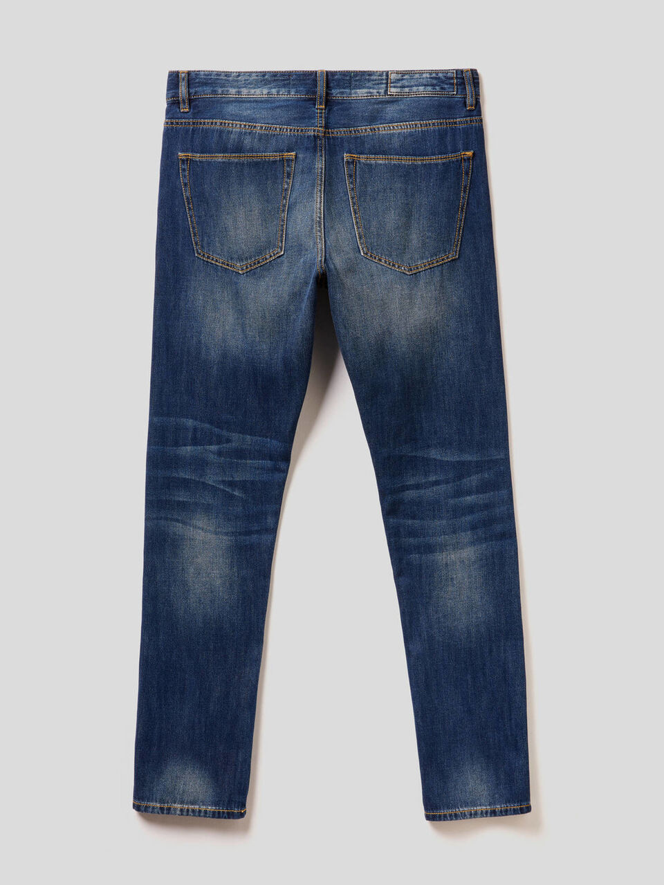 Jeans cinque tasche con aspetto vissuto image number 2