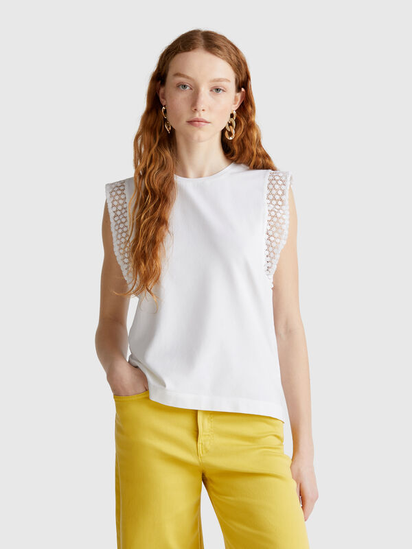 Top smanicato con macramè Donna