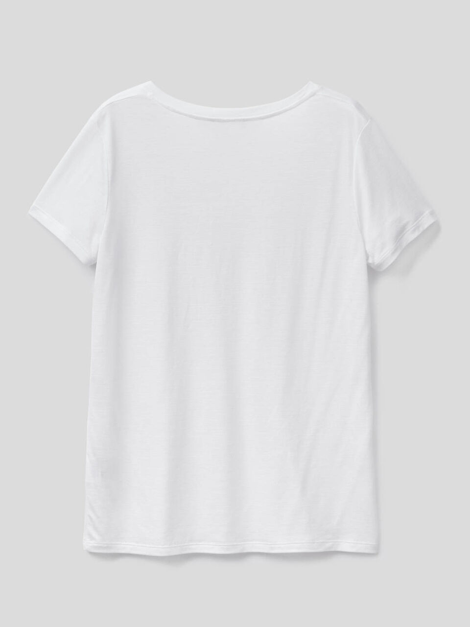 T-shirt con scollo a V image number 2