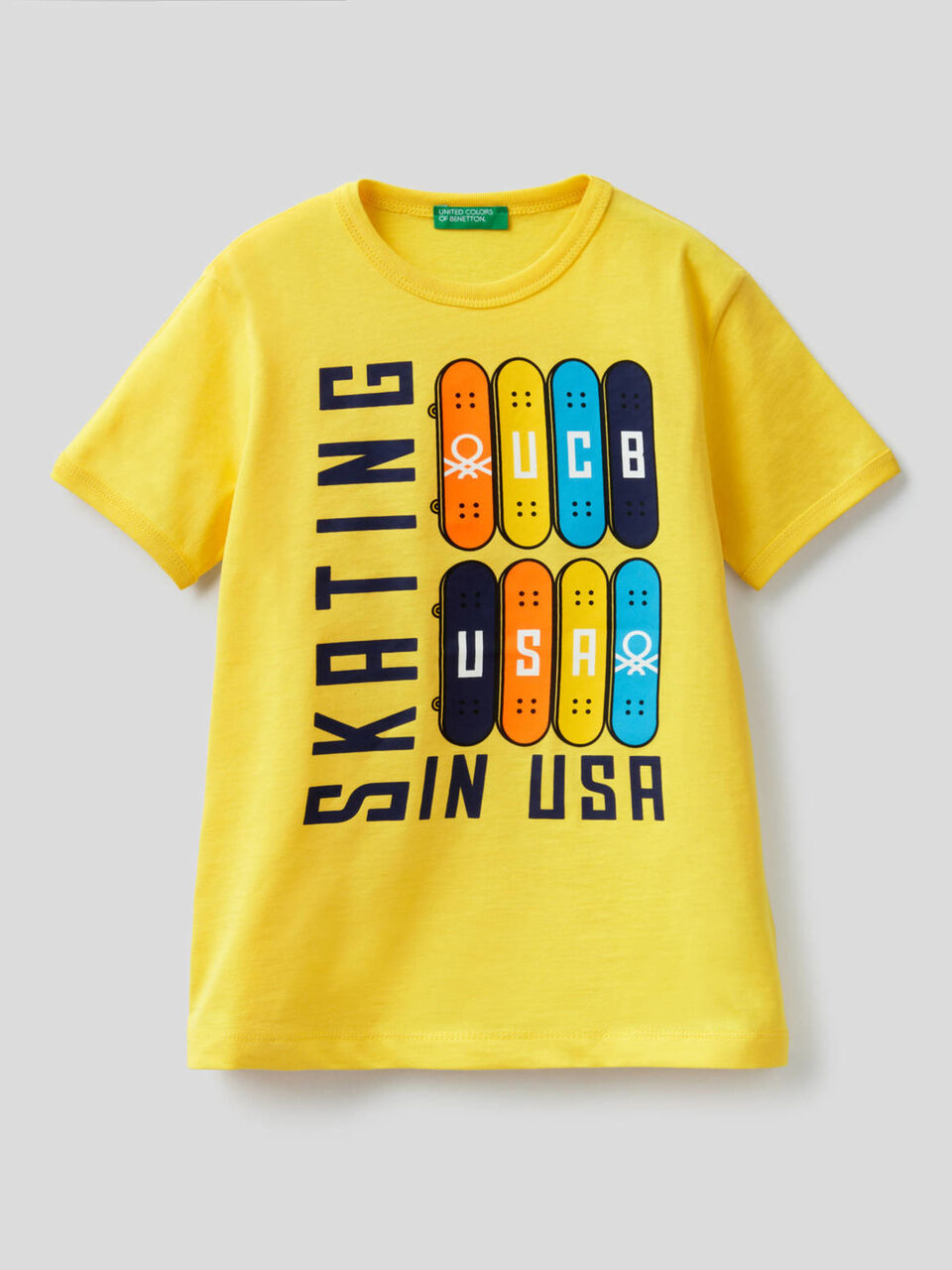 T-shirt con maxi stampa skateboard image number null