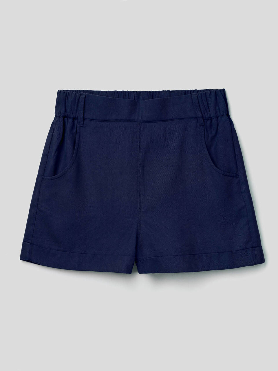 Shorts tinta unita con risvolto image number 1