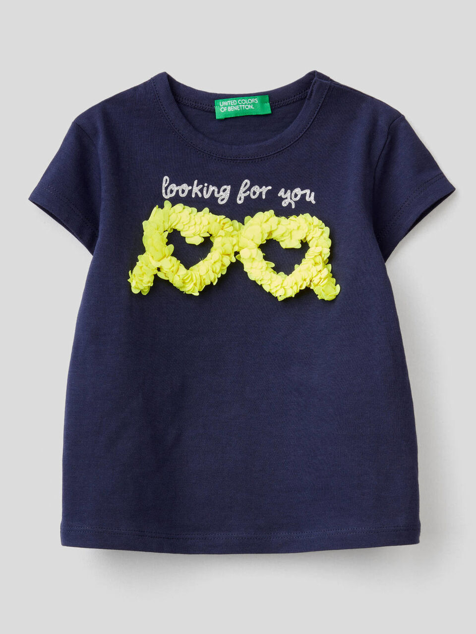 T-shirt con applicazione effetto petali image number 1