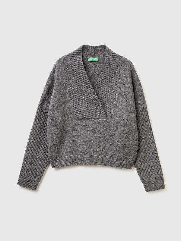 Maglione boxy fit con scollo a V Donna