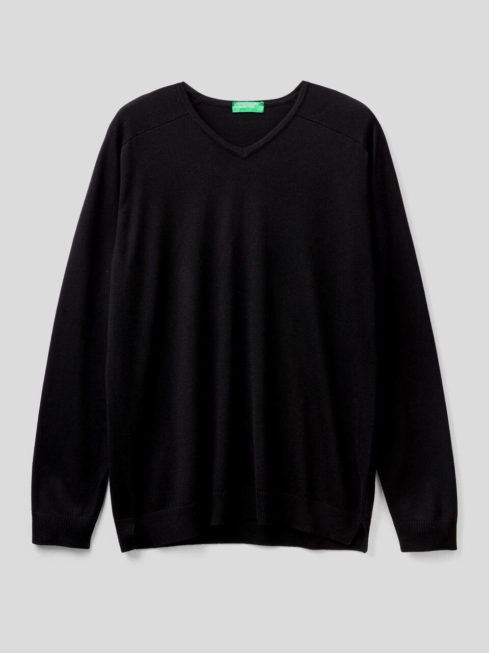 Maglia con scollo a V image number 1
