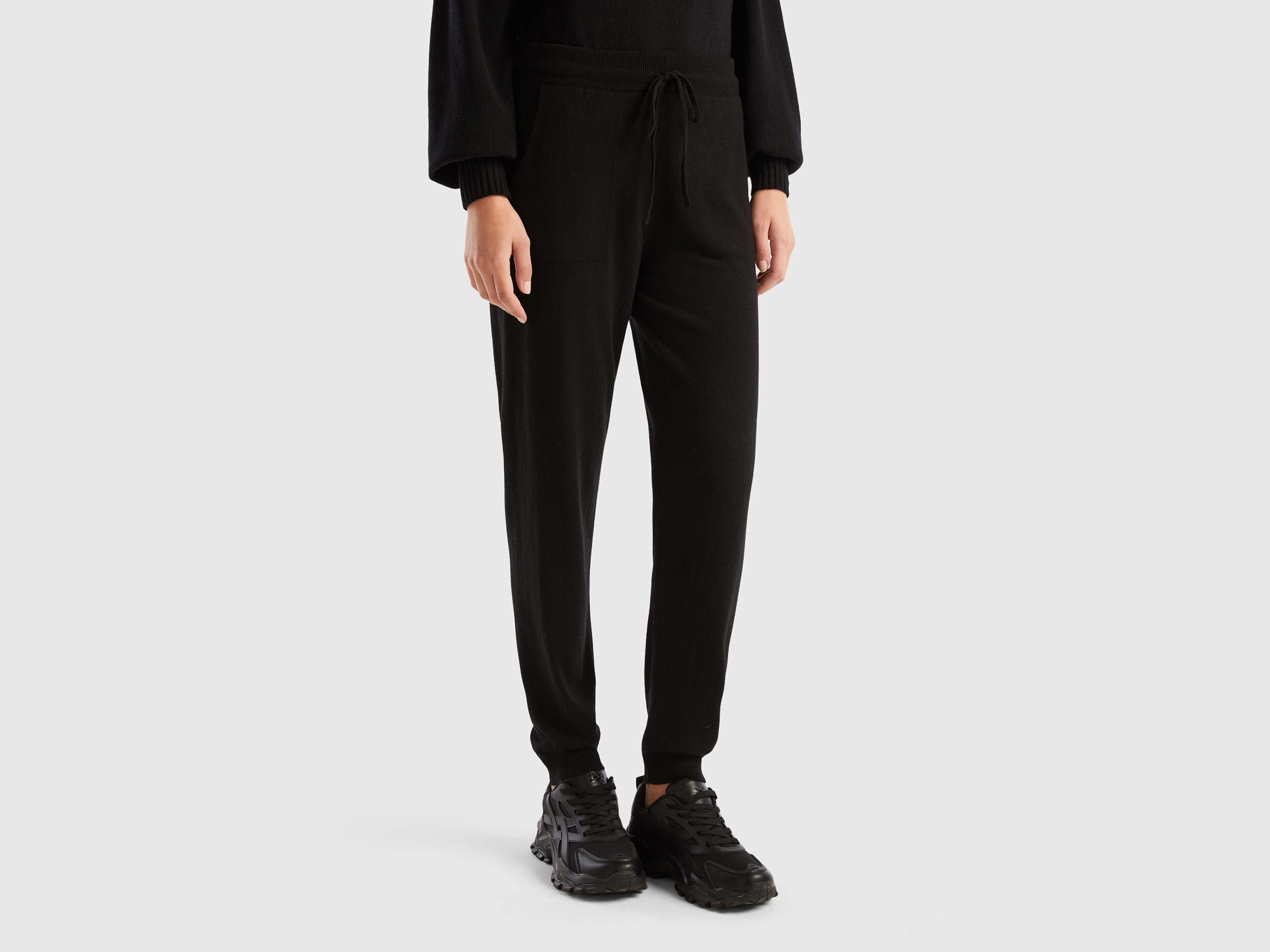 Pantaloni neri benetton store