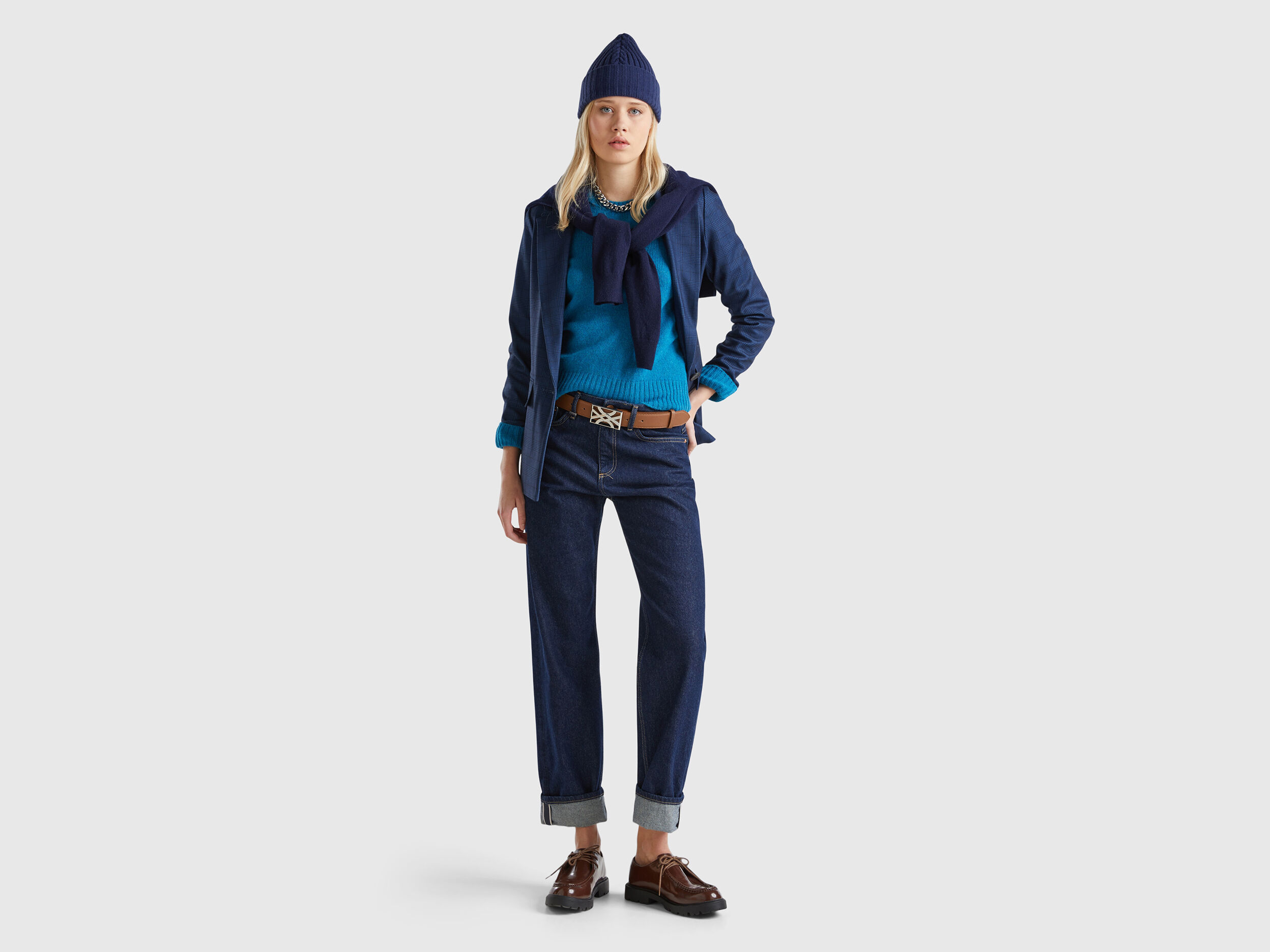 Outfit con jeans blu scuro online