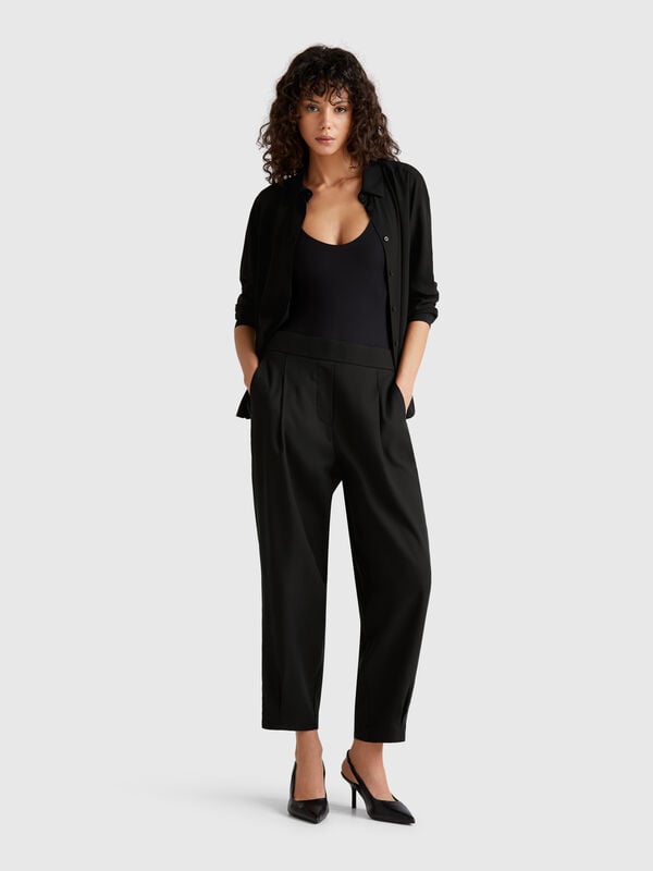 Pantaloni fluidi con pinces Donna