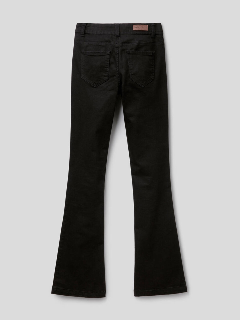 Jeans elasticizzati a zampa image number 2