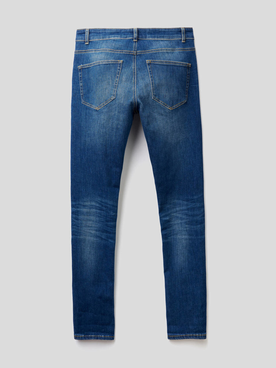 Jeans cinque tasche effetto vissuto image number 2