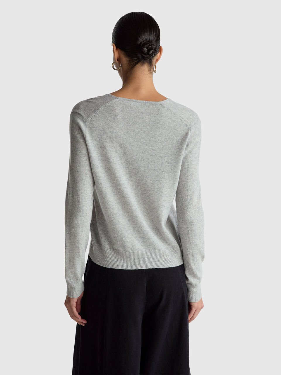 MAGLIA SCOLLO V M/L Donna image number null