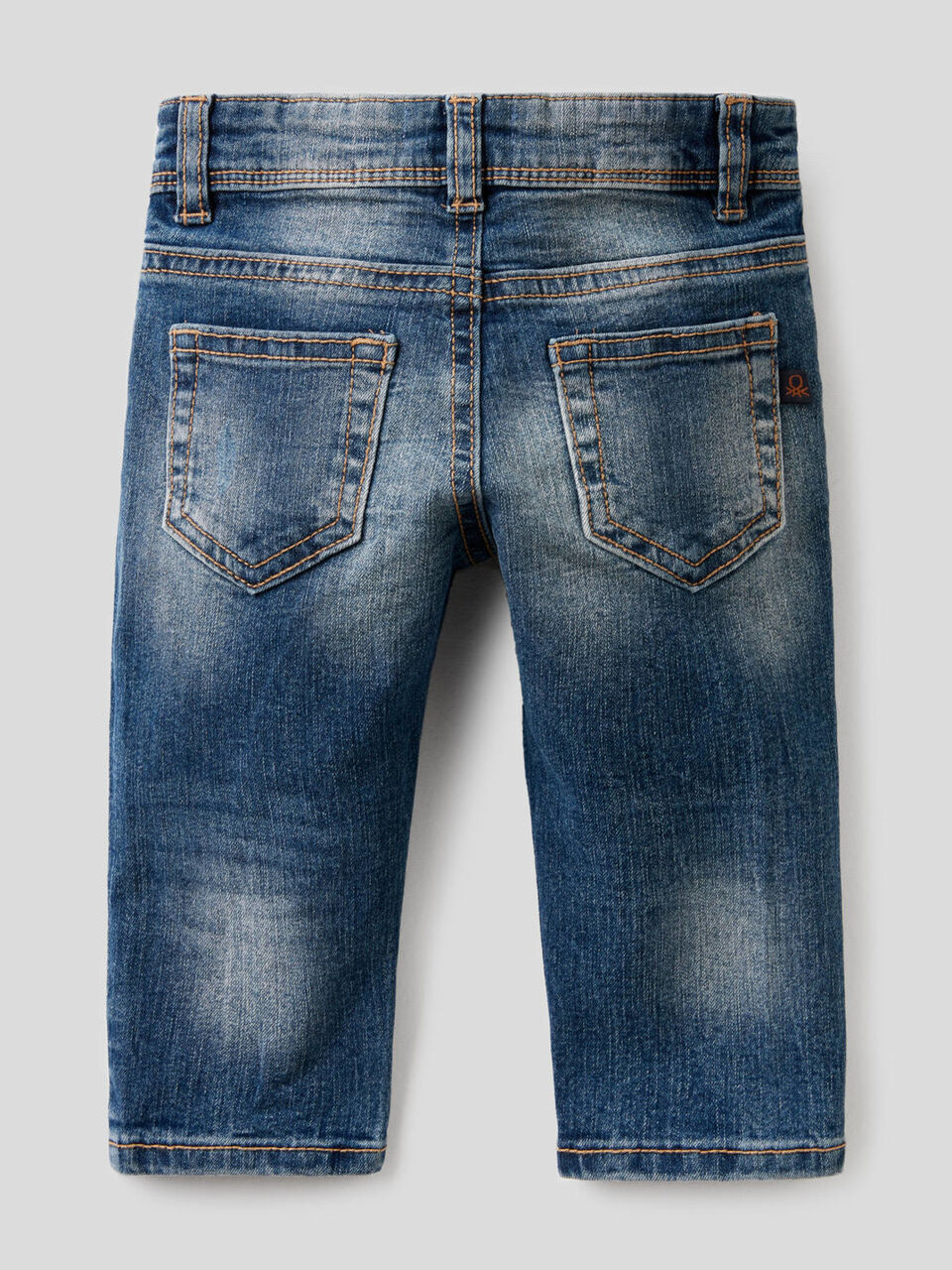 Jeans "Eco-Recycle" con rattoppi image number 2