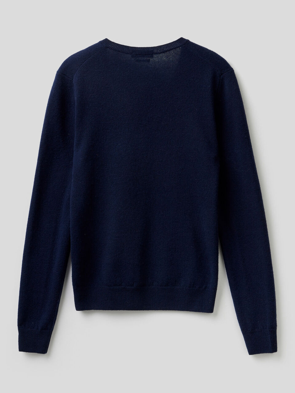 Maglia con scollo a V in pura lana vergine image number 2