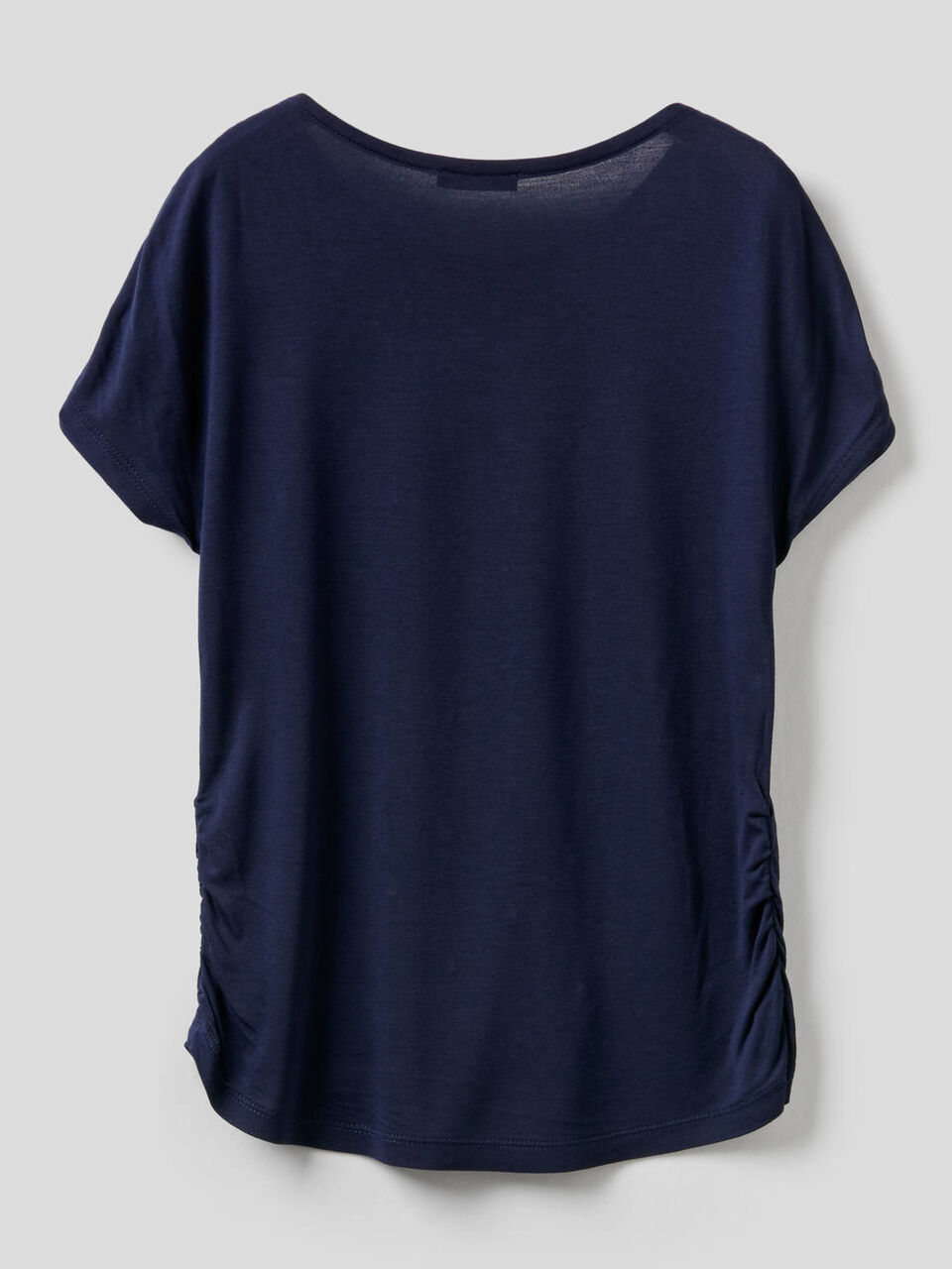 T-shirt con perline ricamate image number 2