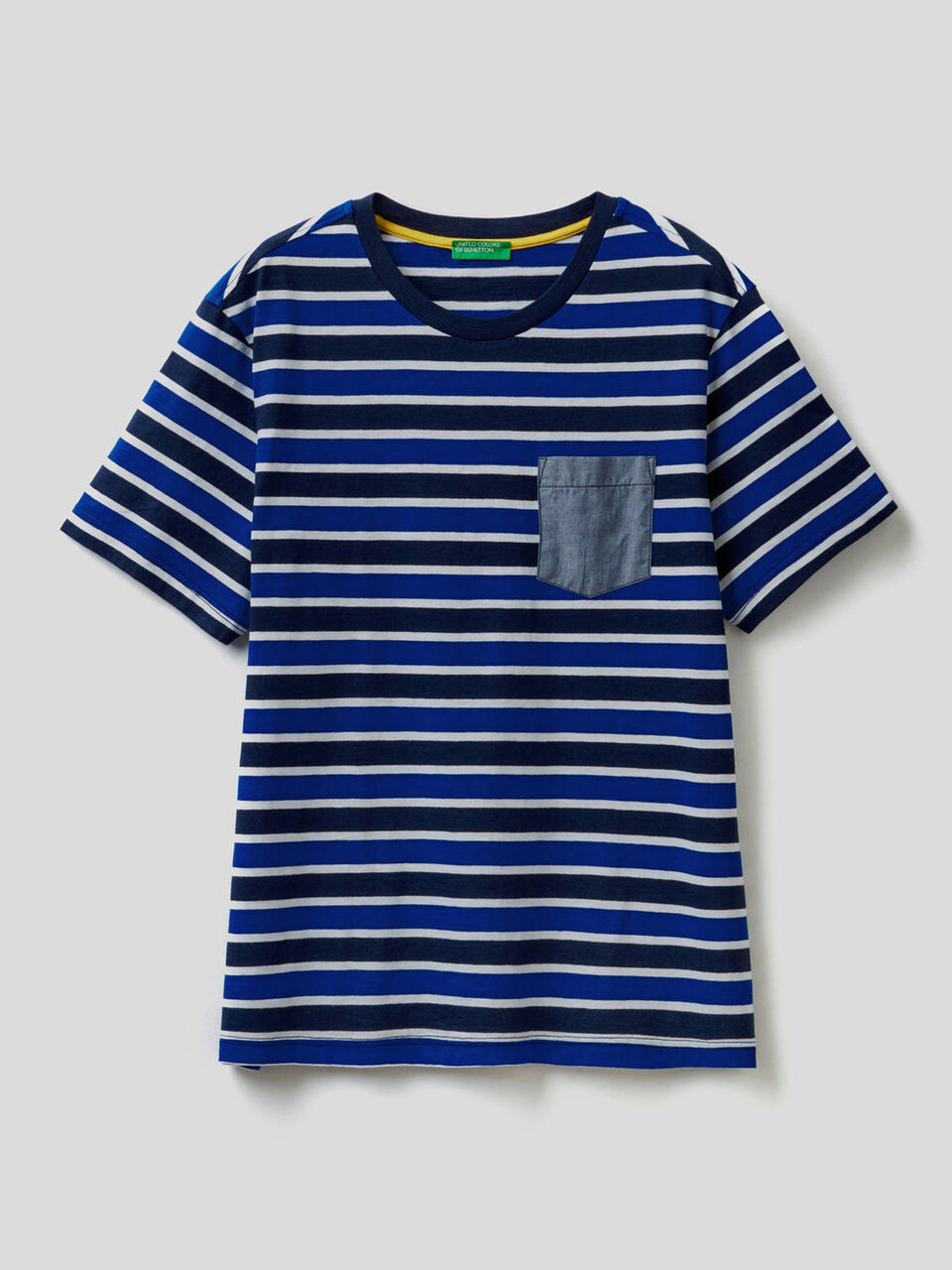 T-shirt a righe con taschino a contrasto image number 1