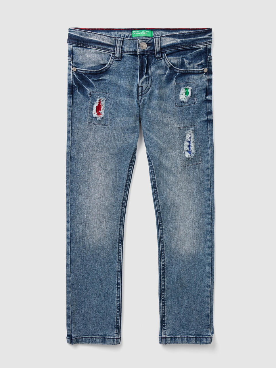 Jeans slim fit con toppe colorate image number 1
