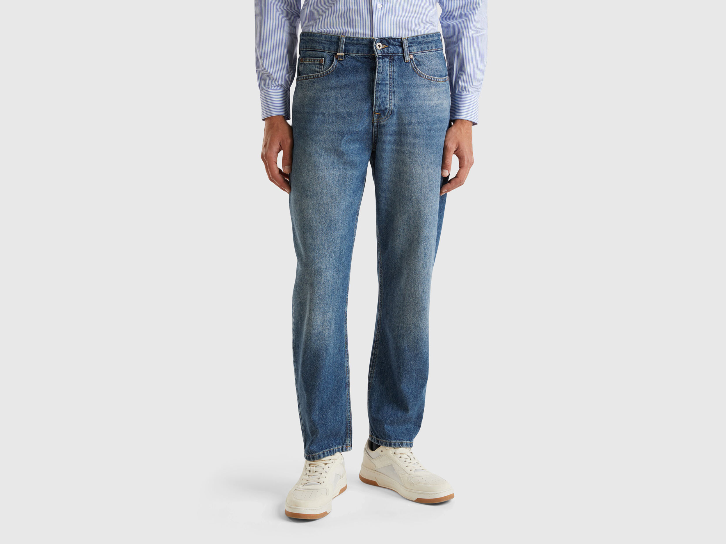 Jeans carrot fit uomo significato top