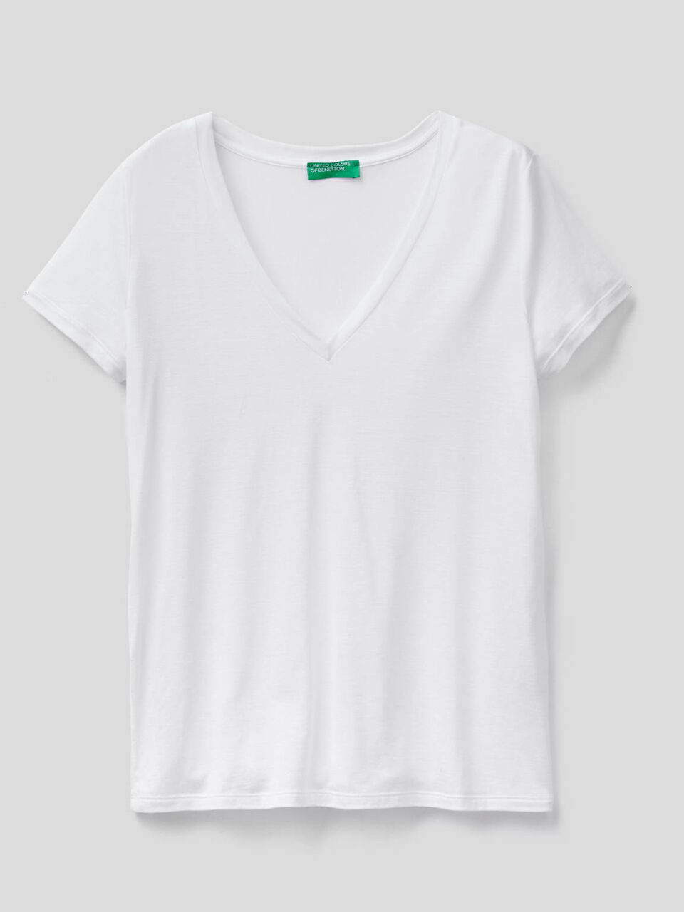 T-shirt con scollo a V image number 1