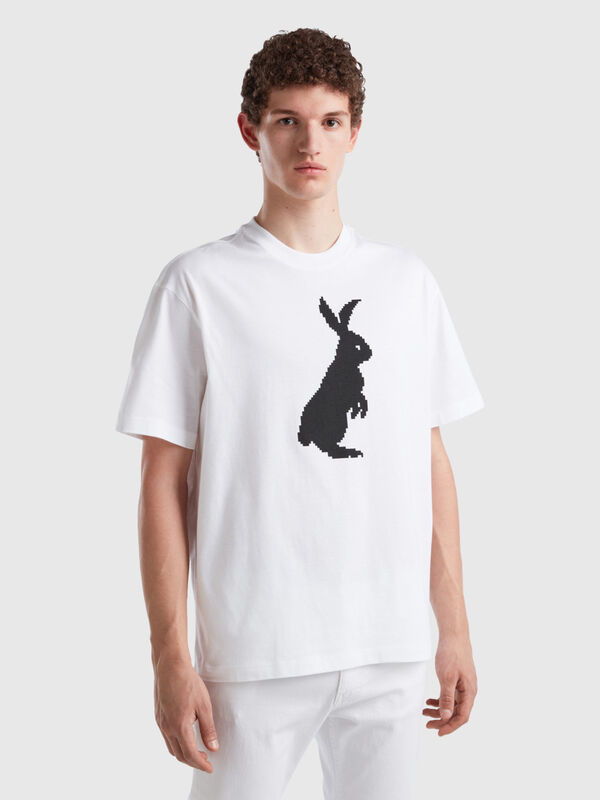 T-shirt bianca con stampa coniglio