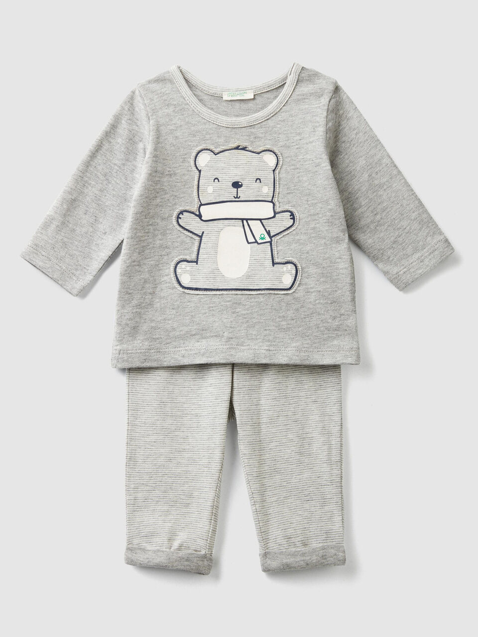 Completo t-shirt e pantaloni image number 1