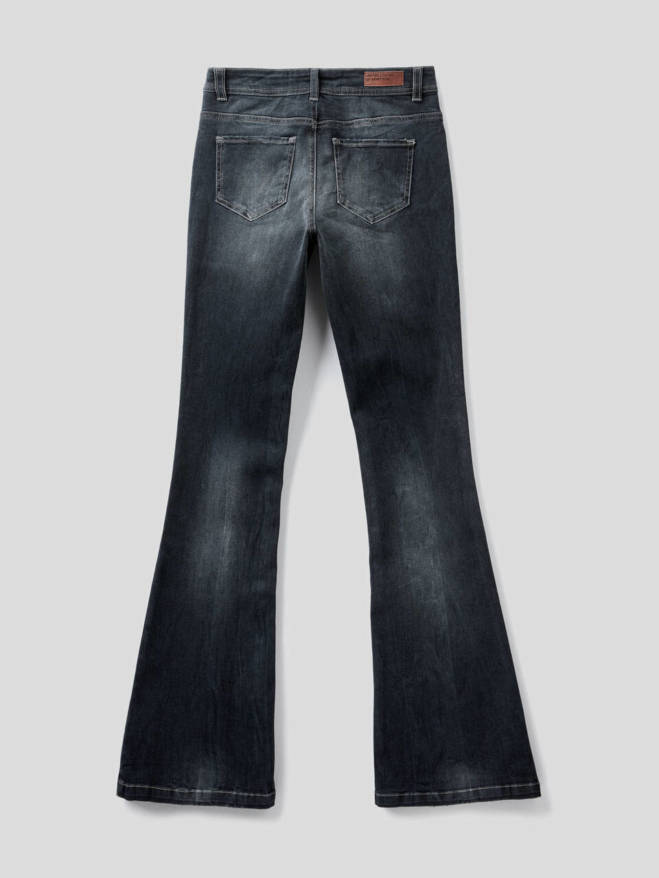Jeans elasticizzati a zampa image number 2