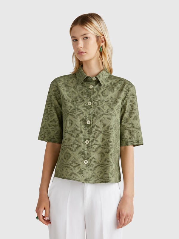 Top cropped Donna